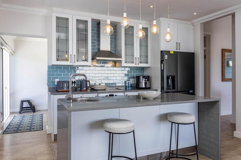 4 Bedroom Property for Sale in Sandbaai Western Cape